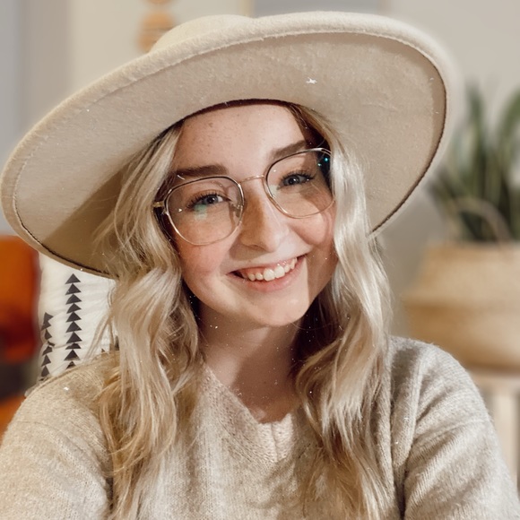 Meet your Posher, Rylea - Picture 1 of 1